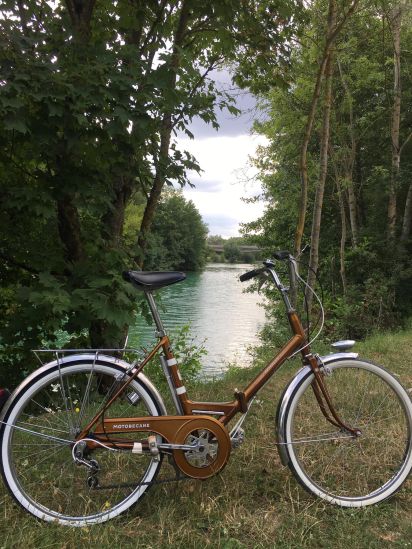 A vélos au bord de l'eau